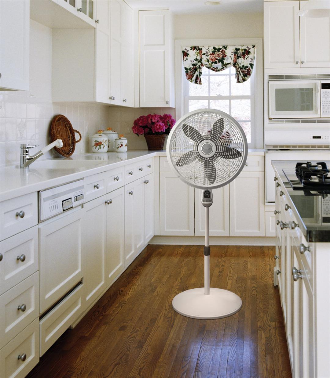 lasko-elegance-performance-18-pedestal-fan-with-remote-54-5-h-white-1850-new-4.jpeg