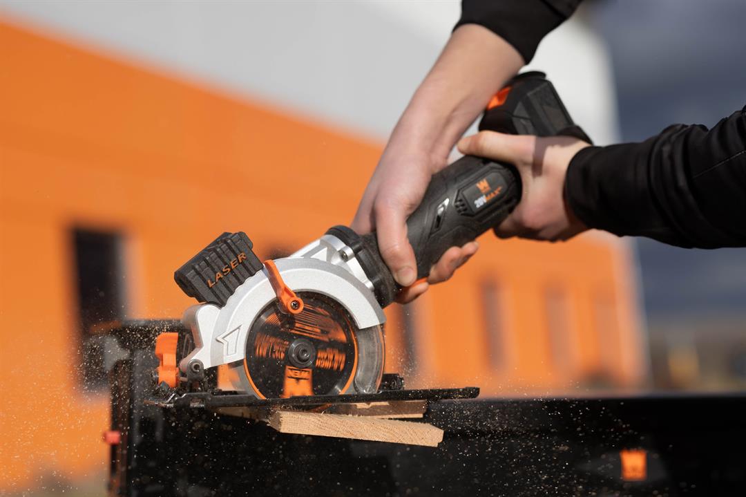 wen-20v-max-4-1-2-inch-cordless-mini-circular-saw-with-2-0ah-battery-and-charger-6.jpeg